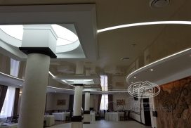 Натяжные потолки со световыми линиями ресторан Рестпарк